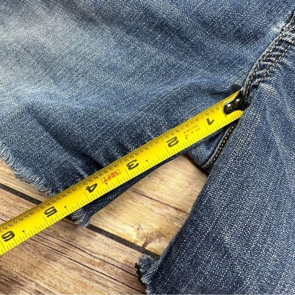 Guess Brittney Skinny Blue Denim Cutoff Jean Shorts Women's Size 27 Long Bermuda - Picture 12 of 12